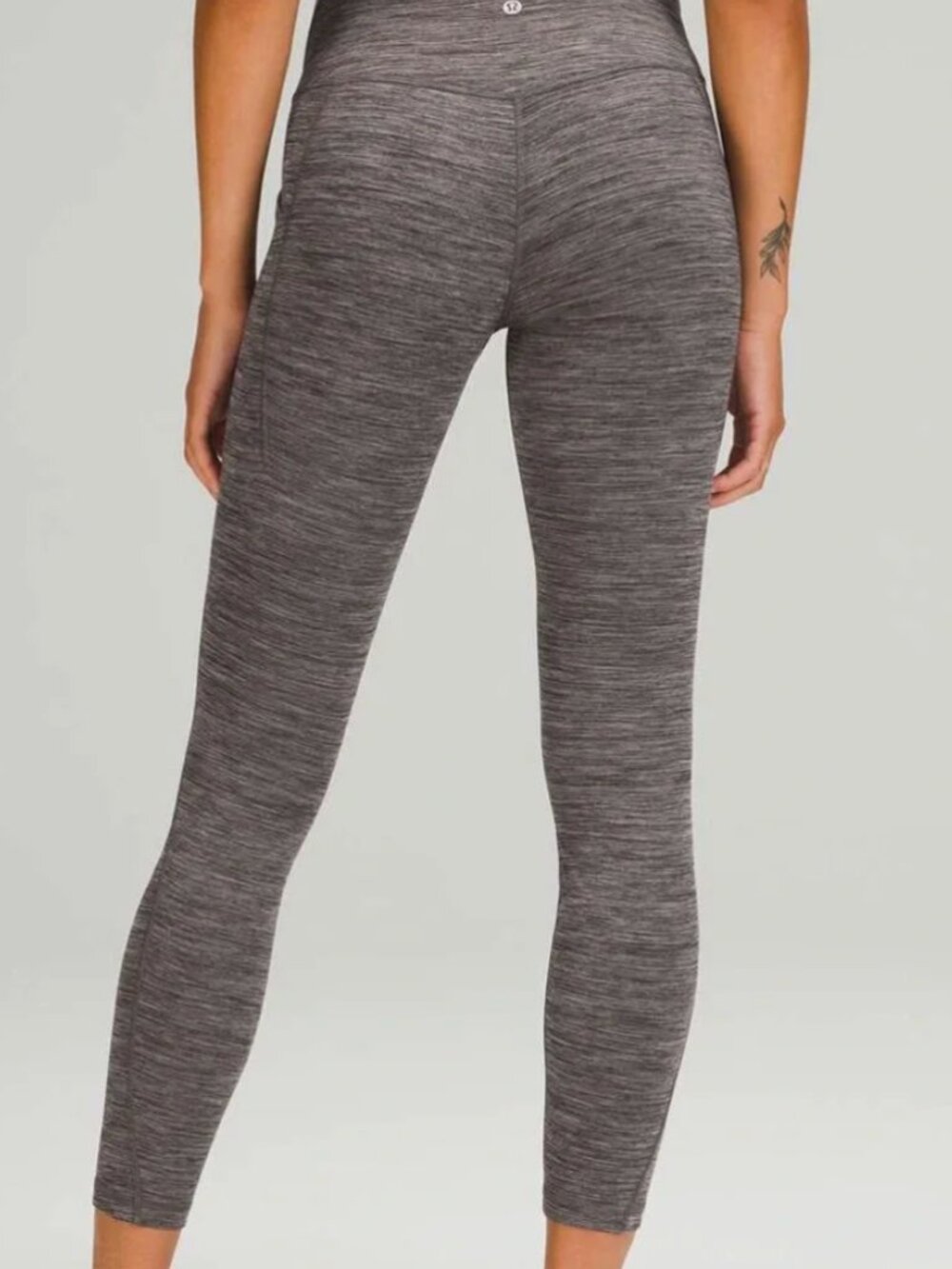 Lululemon align 25” leggings, great condition, grey with subtle stripe size 10